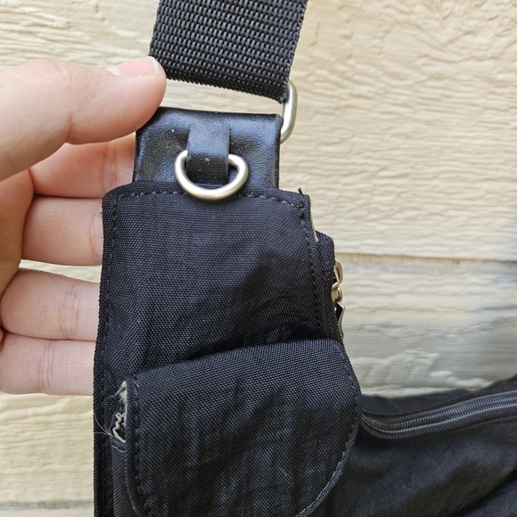 baggallini black sling bag - Picture 4 of 10